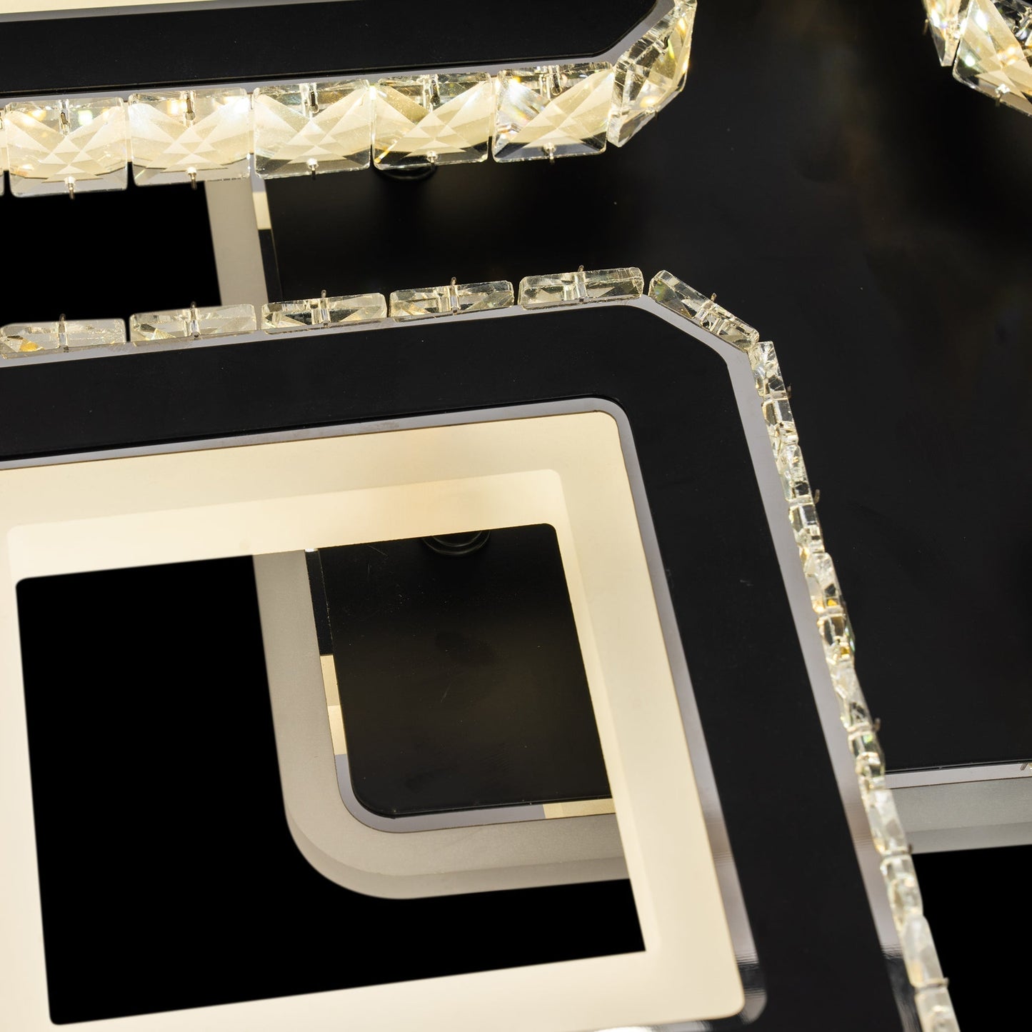 Lustra LED Leila cu Telecomanda, 150W, Crom cu Negru, Metal si Cristal, Dimabila 7965/4BK+CR